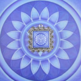 Torokcsakra medál 40mm x 9mm Virágos