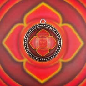   Gyökércsakra medál 39mm x 15mm Gyöngysoros, magas lencsés