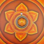 Nemi csakra medál 35mm x 13mm Szirmos, magas lencsés