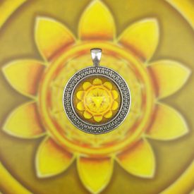 Köldökcsakra medál 35mm x 13mm Szirmos, magas lencsés