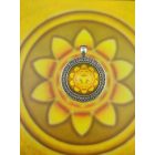 Köldökcsakra medál 35mm x 13mm Szirmos, magas lencsés