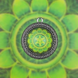 Szívcsakra medál 36mm x 13mm Hullámos, magas lencsés