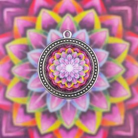 Koronacsakra medál 39mm x 15mm Gyöngysoros, magas lencsés