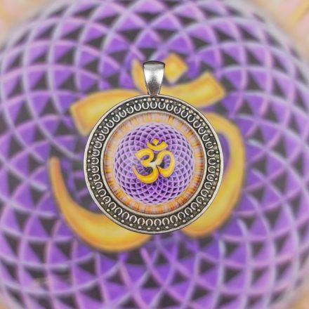 Om, Aum szimbólum medál 36mm x 13mm Hullámos, magas lencsés